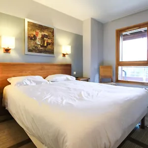 Stunning 3-bedroom With Mountain Views Apartment